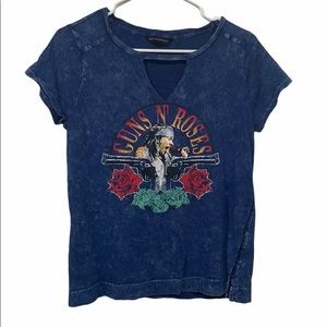 GUNS N' ROSES Graphic Tee with chocker neck